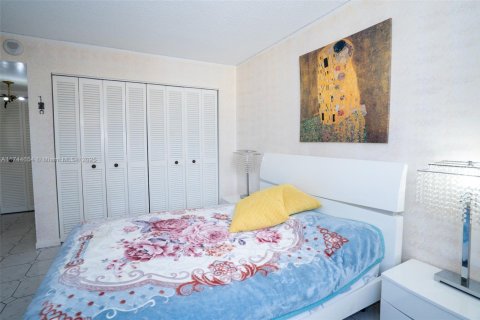 Condominio en venta en Hallandale Beach, Florida, 2 dormitorios, 102.19 m2 № 1981956 - foto 8