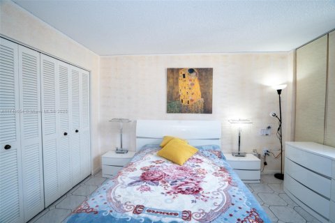 Condominio en venta en Hallandale Beach, Florida, 2 dormitorios, 102.19 m2 № 1981956 - foto 9