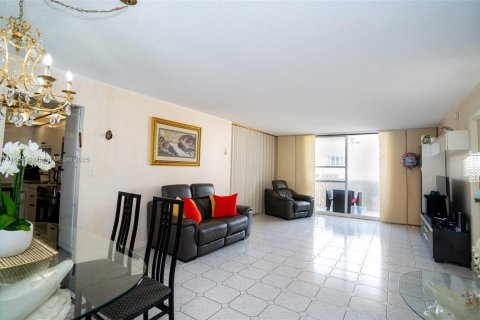 Condominio en venta en Hallandale Beach, Florida, 2 dormitorios, 102.19 m2 № 1981956 - foto 3
