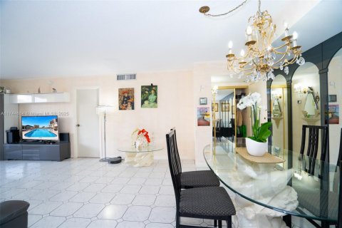 Condominio en venta en Hallandale Beach, Florida, 2 dormitorios, 102.19 m2 № 1981956 - foto 4