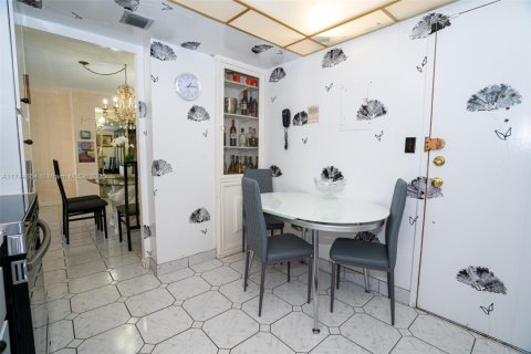 Condominio en venta en Hallandale Beach, Florida, 2 dormitorios, 102.19 m2 № 1981956 - foto 7