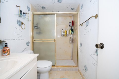 Condominio en venta en Hallandale Beach, Florida, 2 dormitorios, 102.19 m2 № 1981956 - foto 12