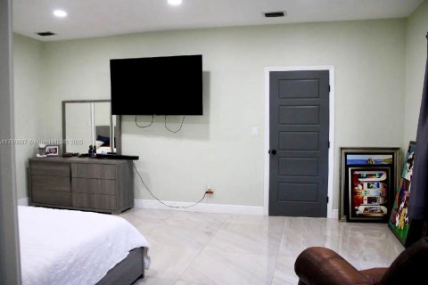 Купить виллу или дом в Хомстед, Флорида 6 спален, 525.73м2, № 1726613 - фото 29