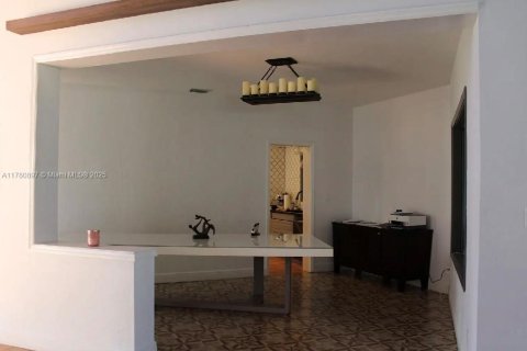 Купить виллу или дом в Хомстед, Флорида 6 спален, 525.73м2, № 1726613 - фото 7