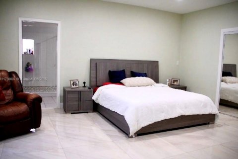 Купить виллу или дом в Хомстед, Флорида 6 спален, 525.73м2, № 1726613 - фото 30