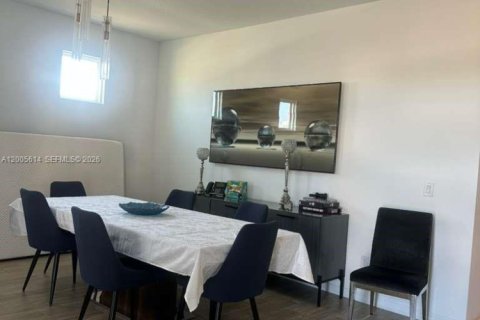 House in Saint Cloud, Florida 3 bedrooms № 2069550 - photo 2