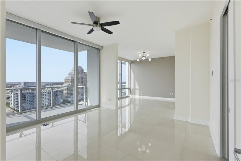 Condo in Orlando, Florida, 3 bedrooms  № 2395532 - photo 12