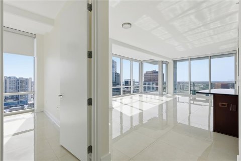 Condo in Orlando, Florida, 3 bedrooms  № 2395532 - photo 9