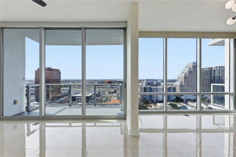 Condo in Orlando, Florida, 3 bedrooms  № 2395532 - photo 14