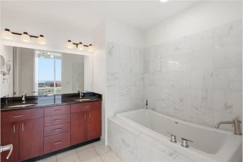 Condo in Orlando, Florida, 3 bedrooms  № 2395532 - photo 26