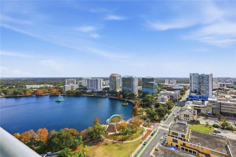 Condo in Orlando, Florida, 3 bedrooms  № 2395532 - photo 2