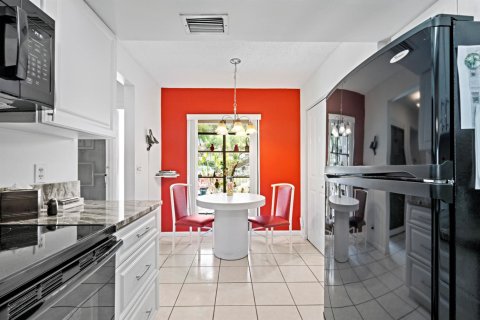 Condo in Delray Beach, Florida, 2 bedrooms  № 2081613 - photo 9