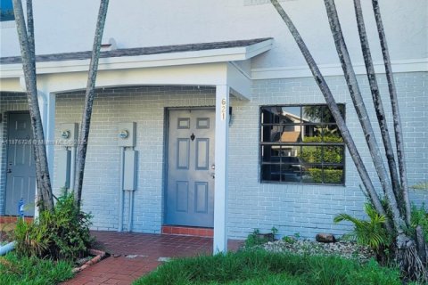 Touwnhouse à louer à Pembroke Pines, Floride: 2 chambres, 105.35 m2 № 1928074 - photo 1