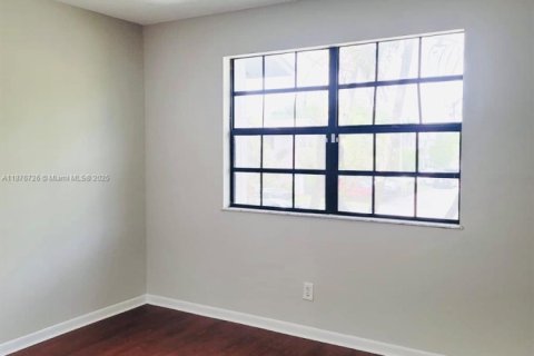 Adosado en alquiler en Pembroke Pines, Florida, 2 dormitorios, 105.35 m2 № 1928074 - foto 15