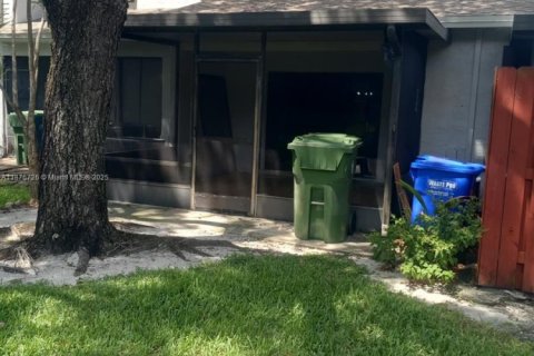 Adosado en alquiler en Pembroke Pines, Florida, 2 dormitorios, 105.35 m2 № 1928074 - foto 6