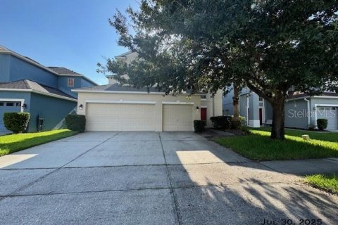 House in Orlando, Florida 5 bedrooms, 248.33 sq.m. № 1910685 - photo 1