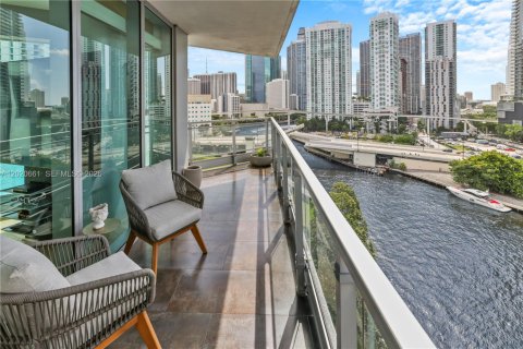 Condominio en Miami, Florida, 3 dormitorios  № 2186297
