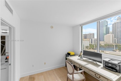 Condominio en venta en Miami, Florida, 3 dormitorios, 143.44 m2 № 2186297 - foto 15