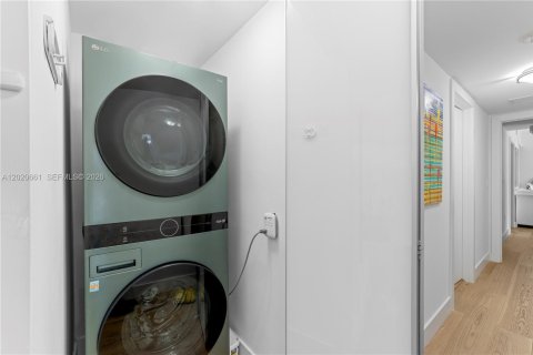 Condominio en venta en Miami, Florida, 3 dormitorios, 143.44 m2 № 2186297 - foto 20