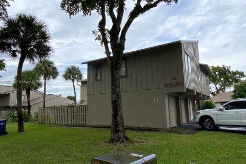 Touwnhouse à vendre à Lauderhill, Floride: 2 chambres, 87.33 m2 № 1882563 - photo 1