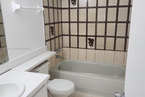 Touwnhouse à vendre à Lauderhill, Floride: 2 chambres, 87.33 m2 № 1882563 - photo 9