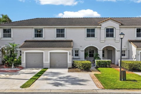 Дом в Пемброк-Пайнс, Флорида 3 спальни, 142.05м2 № 2069417