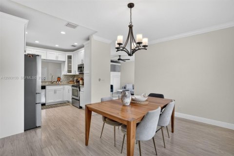 House in Pembroke Pines, Florida 3 bedrooms, 142.05 sq.m. № 2069417 - photo 14