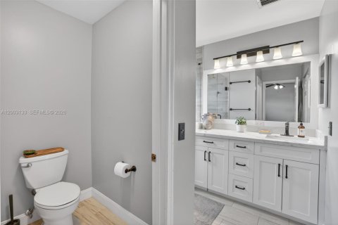 House in Pembroke Pines, Florida 3 bedrooms, 142.05 sq.m. № 2069417 - photo 23