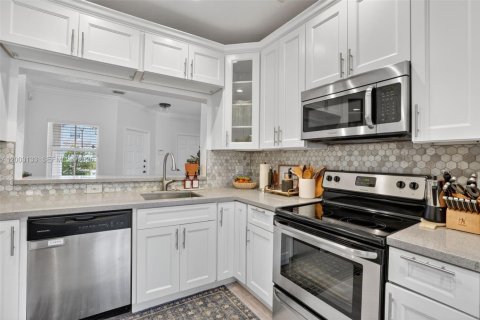 House in Pembroke Pines, Florida 3 bedrooms, 142.05 sq.m. № 2069417 - photo 17