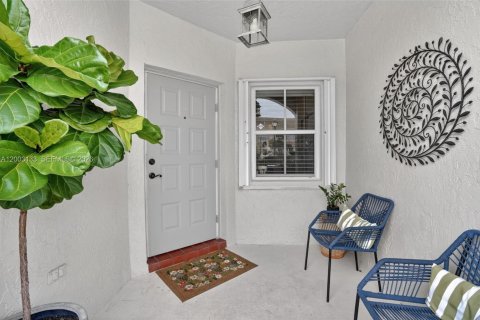 House in Pembroke Pines, Florida 3 bedrooms, 142.05 sq.m. № 2069417 - photo 4