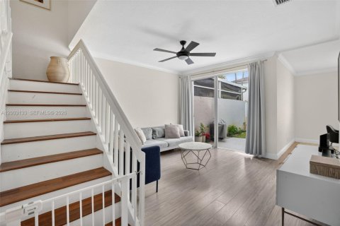 House in Pembroke Pines, Florida 3 bedrooms, 142.05 sq.m. № 2069417 - photo 9