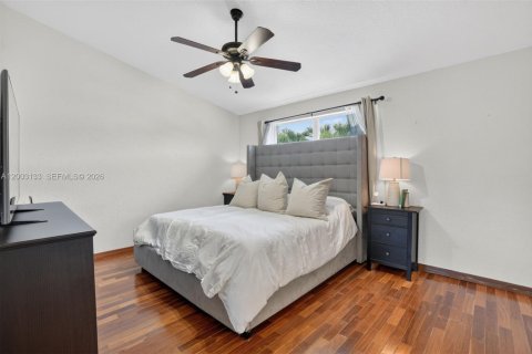 House in Pembroke Pines, Florida 3 bedrooms, 142.05 sq.m. № 2069417 - photo 20