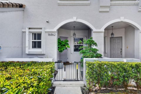 House in Pembroke Pines, Florida 3 bedrooms, 142.05 sq.m. № 2069417 - photo 3