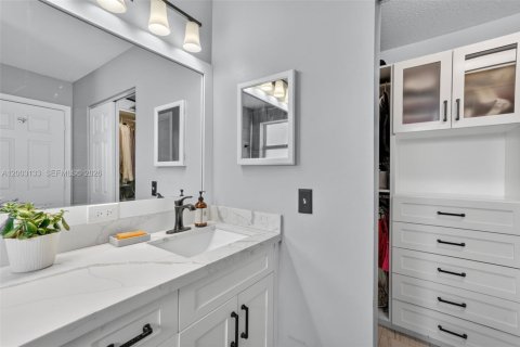 House in Pembroke Pines, Florida 3 bedrooms, 142.05 sq.m. № 2069417 - photo 25