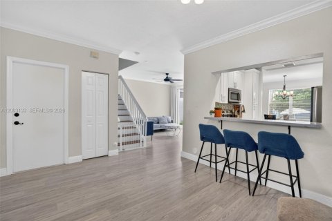 House in Pembroke Pines, Florida 3 bedrooms, 142.05 sq.m. № 2069417 - photo 7