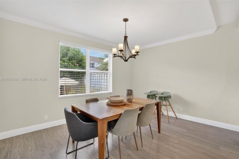 House in Pembroke Pines, Florida 3 bedrooms, 142.05 sq.m. № 2069417 - photo 12