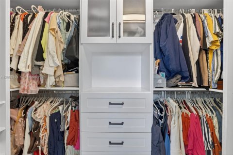 House in Pembroke Pines, Florida 3 bedrooms, 142.05 sq.m. № 2069417 - photo 26