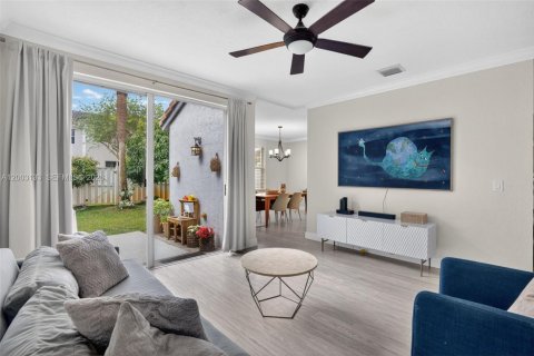 House in Pembroke Pines, Florida 3 bedrooms, 142.05 sq.m. № 2069417 - photo 10