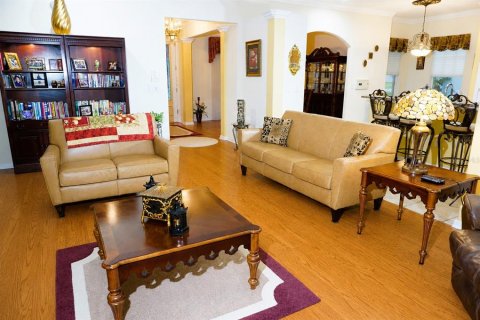 House in Land O' Lakes, Florida 4 bedrooms, 292.55 sq.m. № 2200693 - photo 6