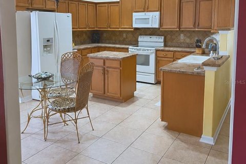 House in Land O' Lakes, Florida 4 bedrooms, 292.55 sq.m. № 2200693 - photo 8