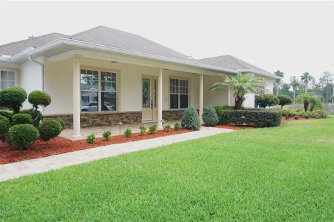 House in Land O' Lakes, Florida 4 bedrooms, 292.55 sq.m. № 2200693 - photo 3