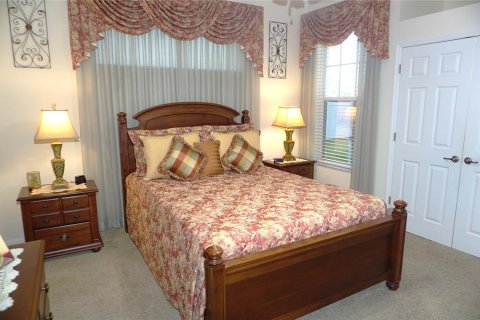 House in Land O' Lakes, Florida 4 bedrooms, 292.55 sq.m. № 2200693 - photo 16