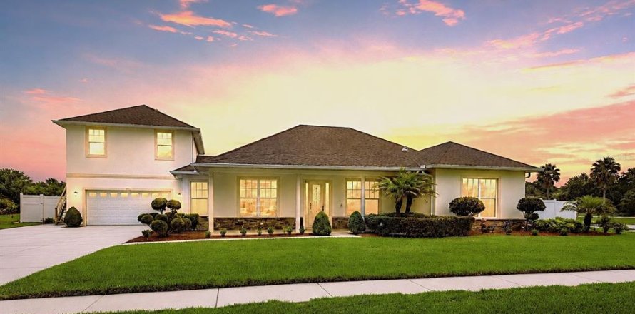 House in Land O' Lakes, Florida 4 bedrooms, 292.55 sq.m. № 2200693
