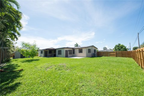 Купить виллу или дом в Хомстед, Флорида 8 комнат, 164.53м2, № 2050714 - фото 24