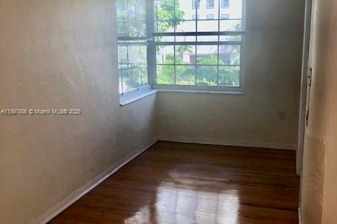 Снять в аренду квартиру в Корал-Гейблс, Флорида 1 спальня, 66.89м2, № 1949188 - фото 2