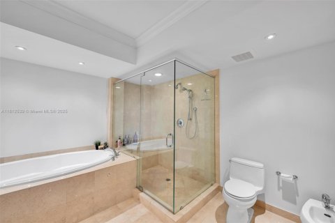 Condo in Hallandale Beach, Florida, 3 bedrooms  № 1888765 - photo 26