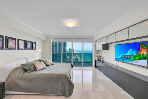Condo in Hallandale Beach, Florida, 3 bedrooms  № 1888765 - photo 22