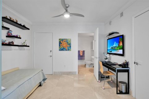 Condo in Hallandale Beach, Florida, 3 bedrooms  № 1888765 - photo 21
