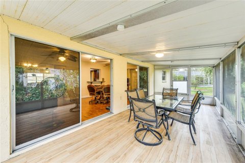 House in Sarasota, Florida 3 bedrooms, 169.45 sq.m. № 2099487 - photo 12