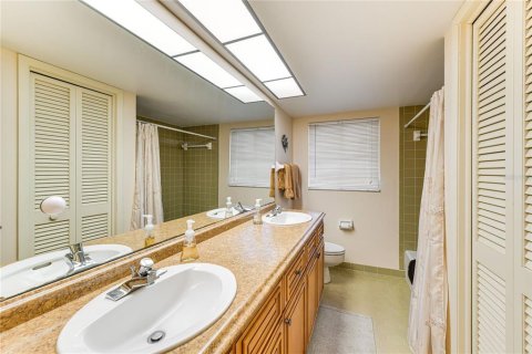 House in Sarasota, Florida 3 bedrooms, 169.45 sq.m. № 2099487 - photo 11